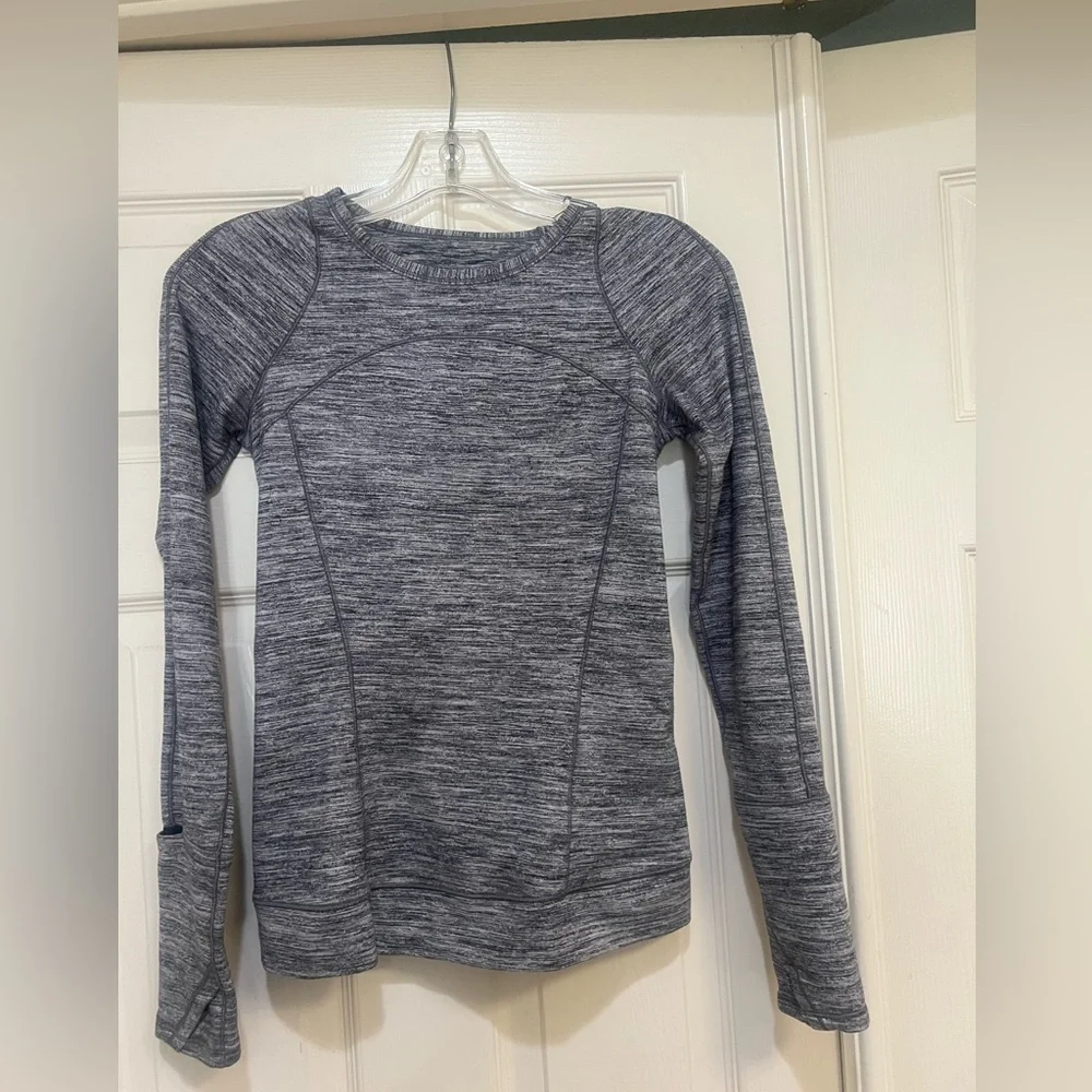 Lululemon Long Sleeve Athletic‎ Top size 4